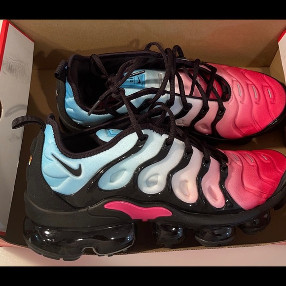 Nike Shoes - Women Air Vapormax Plus